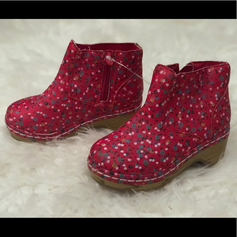 Genuine Kids Clogs